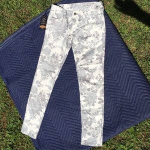 🌞Mavi Black/White Floral Serena Skinny Jeans